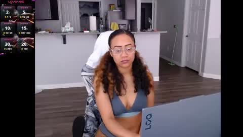 Snapshot of cumplzqueen chatting on 06/25/26, 05:50 Nia Reese online show from 06/25/26, 05:50
