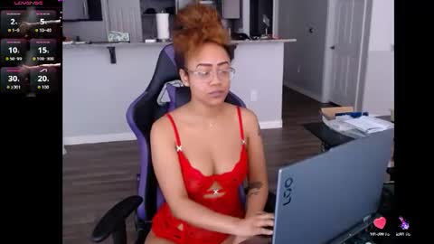 Snapshot of cumplzqueen chatting on 07/08/26, 06:56 Nia Reese online show from 07/08/26, 06:56