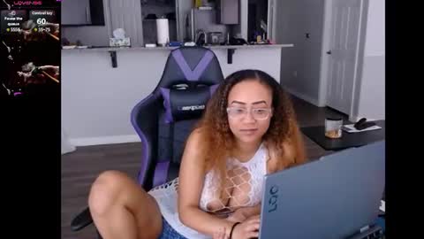 Snapshot of cumplzqueen chatting on 07/11/26, 08:44 Nia Reese online show from 07/11/26, 08:44