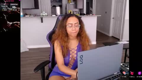Snapshot of cumplzqueen chatting on 07/14/26, 07:41 Nia Reese online show from 07/14/26, 07:41