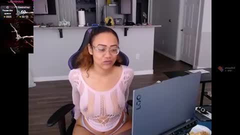 Snapshot of cumplzqueen chatting on 07/18/26, 06:12 Nia Reese online show from 07/18/26, 06:12