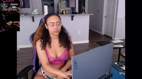 Snapshot of cumplzqueen chatting on 07/20/26, 06:10 Nia Reese online show from 07/20/26, 06:10