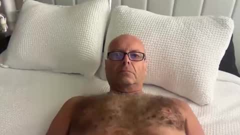 Love to please a woman for hours - Please PM online show from 01/31/26, 11:58