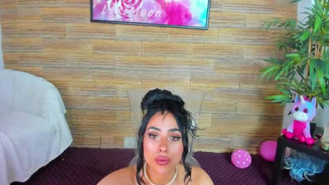 cupcake_izzy online show from 05/17/26, 07:10