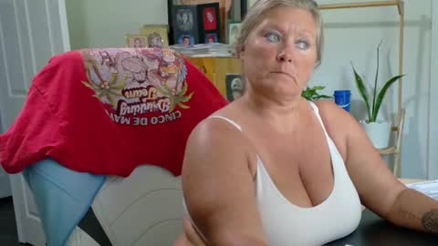 Snapshot of curiouscouple3143 chatting on 07/08/26, 05:28 curious couple online show from 07/08/26, 05:28