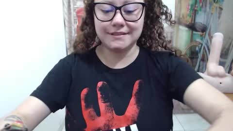 Vannesa online show from 12/17/25, 08:48