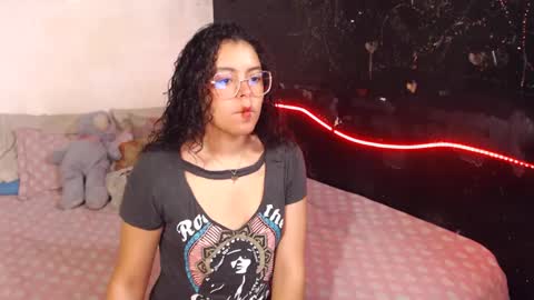 Snapshot of curlycool chatting on 12/07/24, 08:16 Max and Cata online show from 12/07/24, 08:16