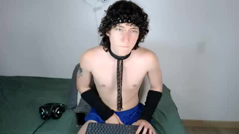 Snapshot of curlyytwink chatting on 03/01/26, 03:41 Noah online show from 03/01/26, 03:41