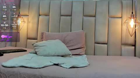 Snapshot of curvy_alyanna chatting on 09/19/25, 12:17 Alyanna online show from 09/19/25, 12:17