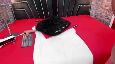 Snapshot of curvy_alyanna chatting on 10/13/25, 01:11 Alyanna online show from 10/13/25, 01:11