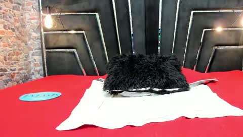 Snapshot of curvy_alyanna chatting on 10/18/25, 12:06 Alyanna online show from 10/18/25, 12:06