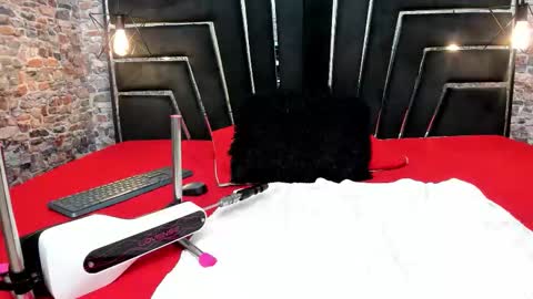 Snapshot of curvy_alyanna chatting on 10/23/25, 12:26 Alyanna online show from 10/23/25, 12:26