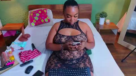 Snapshot of curvyebonyy_ chatting on 04/25/26, 12:57 Danna online show from 04/25/26, 12:57
