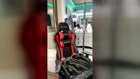 Snapshot of curvyfunlover chatting on 03/24/26, 01:27 curvyfunlover online show from 03/24/26, 01:27