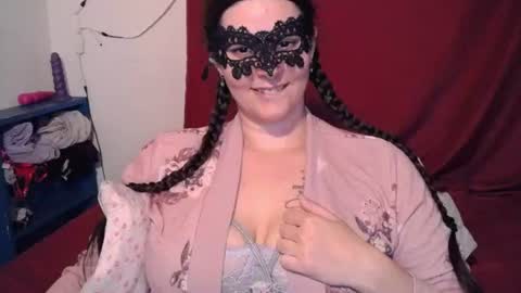 Snapshot of curvygamerceline chatting on 06/12/26, 06:18 Celine Fawe online show from 06/12/26, 06:18