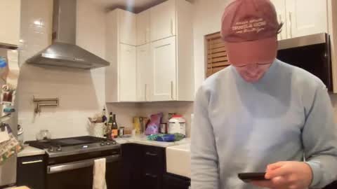 Snapshot of cutcollection chatting on 01/25/25, 01:32 CutCollection online show from 01/25/25, 01:32