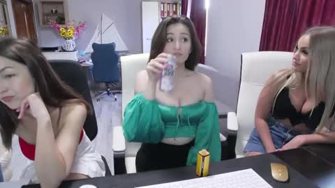  and follow twittercute00kiara2 online show from 05/21/26, 06:53