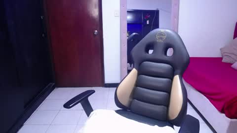Snapshot of cute_angel_1 chatting on 07/06/26, 11:29 cute_angel_1 online show from 07/06/26, 11:29