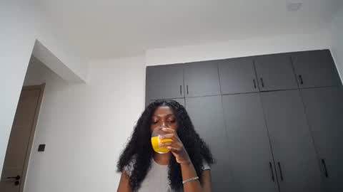 Liya online show from 05/13/26, 06:27