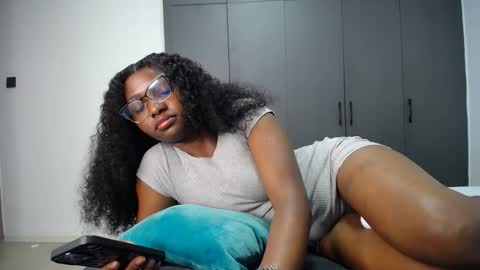 Liya online show from 05/17/26, 05:53