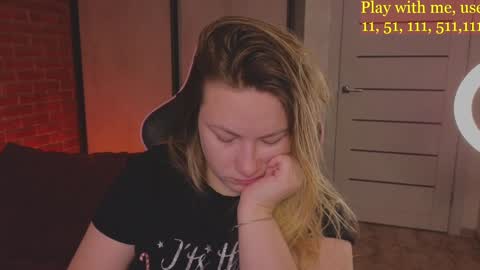 Snapshot of cute_darina chatting on 01/14/25, 01:26 Everyday stream in the same time online show from 01/14/25, 01:26