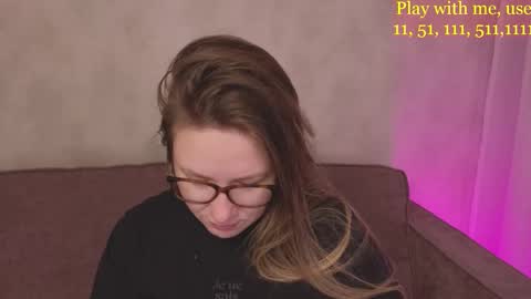 Snapshot of cute_darina chatting on 10/19/25, 03:40 Everyday stream in the same time online show from 10/19/25, 03:40