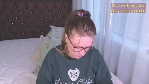 Snapshot of cute_darina chatting on 07/15/26, 01:22 Everyday stream in the same time online show from 07/15/26, 01:22
