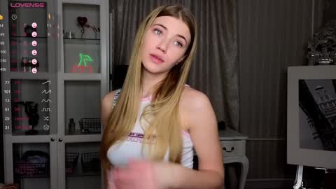 Snapshot of cute_fox_girl chatting on 02/05/25, 07:07 Anne online show from 02/05/25, 07:07