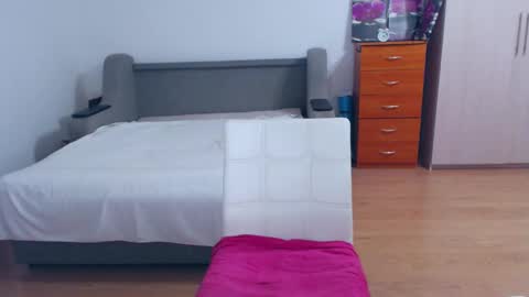 cute_jes online show from 01/06/25, 04:44