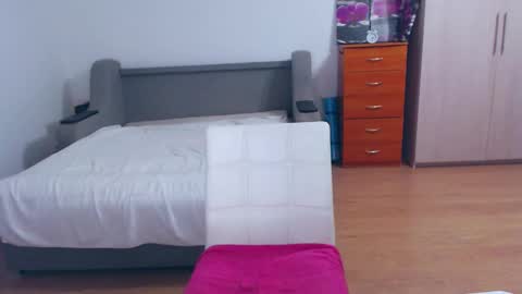 cute_jes online show from 01/27/25, 05:26