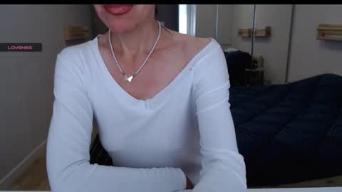 cute_lion_ online show from 10/21/25, 11:22