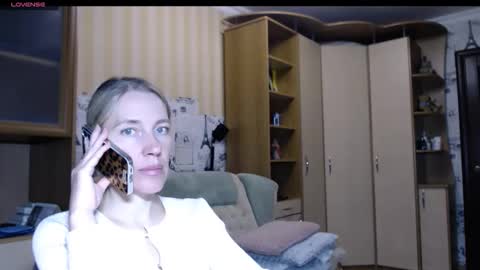 cute_lion_ online show from 11/11/25, 05:35