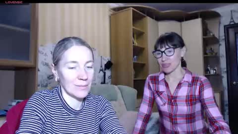 cute_lion_ online show from 11/22/25, 12:37