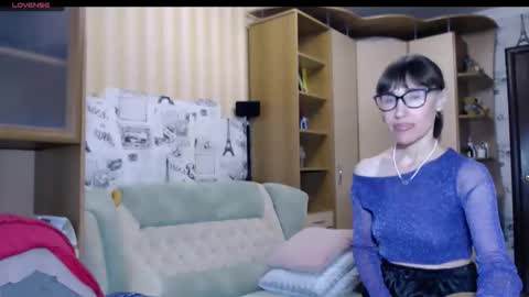 cute_lion_ online show from 11/24/25, 01:11