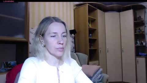 cute_lion_ online show from 12/15/25, 08:02