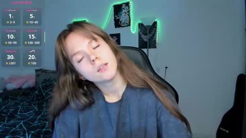 Snapshot of cute_little_ass chatting on 10/03/25, 03:42 Emily online show from 10/03/25, 03:42