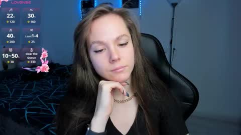 Snapshot of cute_little_ass chatting on 11/05/25, 04:23 Emily online show from 11/05/25, 04:23