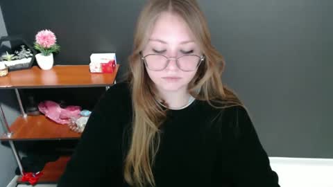 Veronica online show from 12/12/24, 10:45