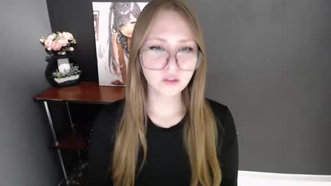 Veronica online show from 12/16/25, 07:13