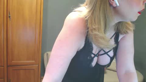 cute_phoenix online show from 05/15/26, 04:47