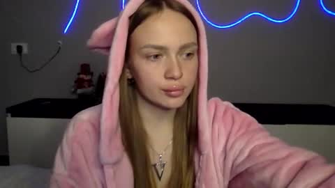 cute_shy06 online show from 01/15/26, 09:07