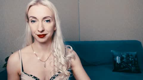 cute_smile_shy online show from 02/13/25, 07:52