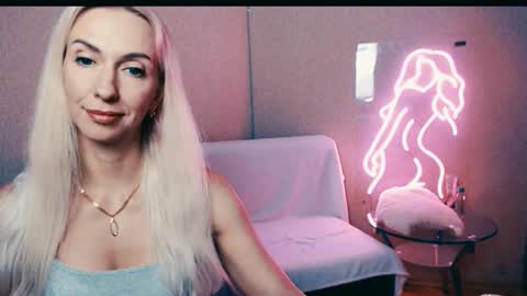 cute_smile_shy online show from 09/16/25, 06:31