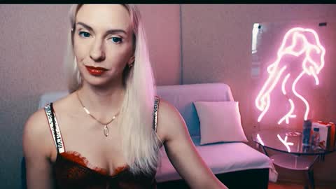 cute_smile_shy online show from 11/01/25, 08:22