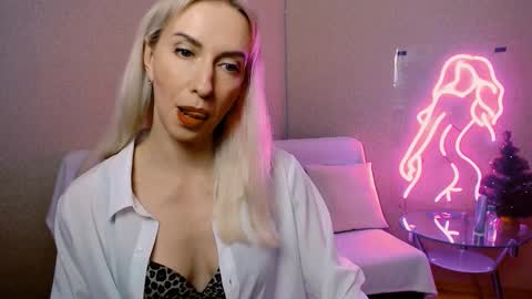 cute_smile_shy online show from 12/13/25, 10:15