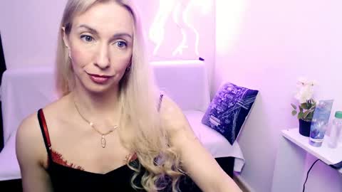 cute_smile_shy online show from 04/21/26, 08:01