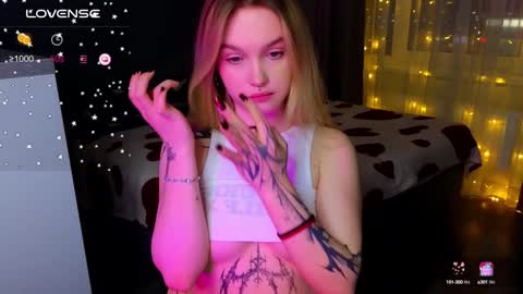 Snapshot of cute_summer_breathe chatting on 01/02/25, 06:23 Sue online show from 01/02/25, 06:23