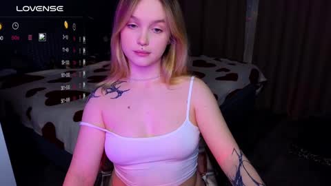 Snapshot of cute_summer_breathe chatting on 01/13/25, 02:11 Sue online show from 01/13/25, 02:11