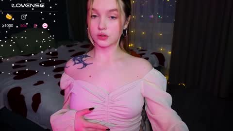 Snapshot of cute_summer_breathe chatting on 01/22/25, 02:14 Sue online show from 01/22/25, 02:14