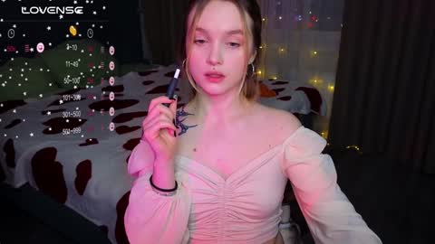 Snapshot of cute_summer_breathe chatting on 01/22/25, 05:17 Sue online show from 01/22/25, 05:17